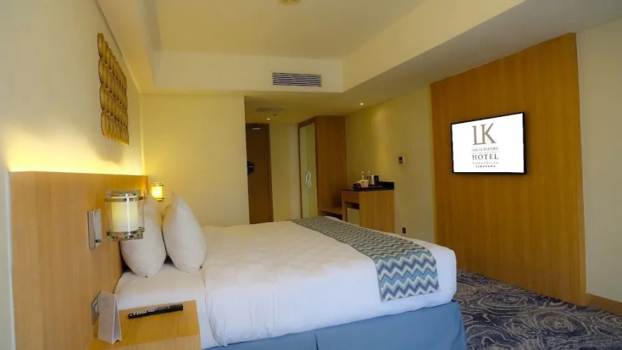 Deluxe Double room with city view