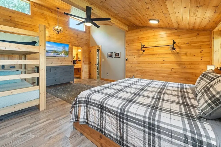 Dolly's Lodge # 3