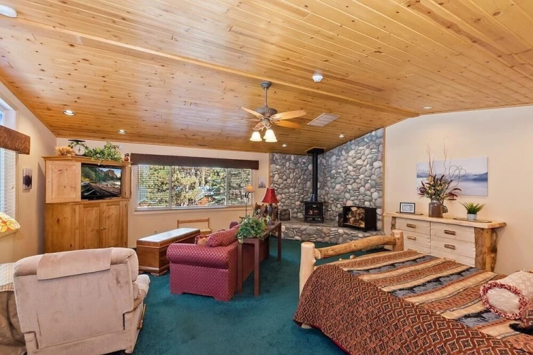 020 - Summit Haus