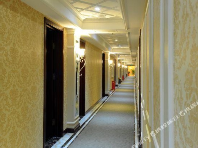 Business Triple Suite