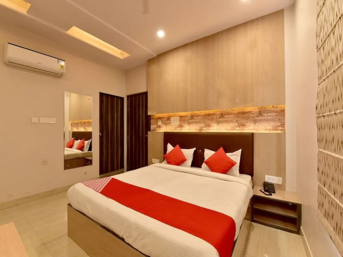 OYO 23085 Baba Hotel