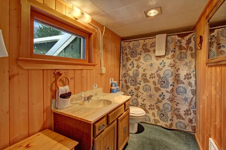 Riverside Ranch with Guest Cabin and Fireplace