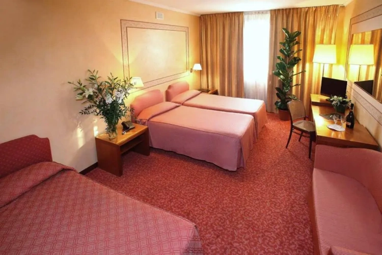 Standard Triple room