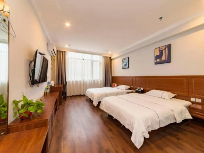 Minghu Hotel