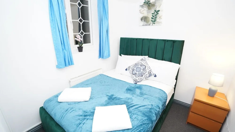 4Bed Spacious House Free Parking