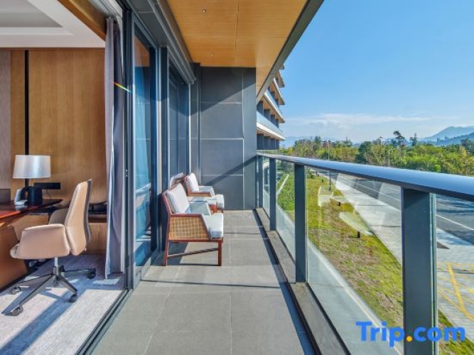 Superior Double Suite with garden view