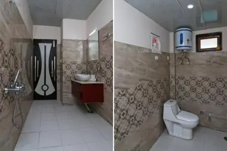 OYO 18469 Hotel Hmvr