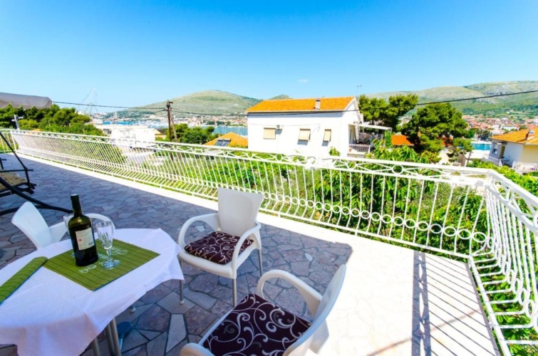 Studio with balcony and with sea view