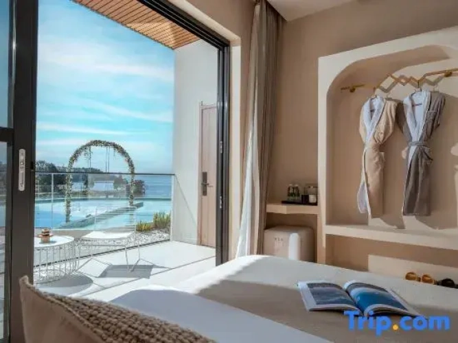 Standard Twin room with sea view
