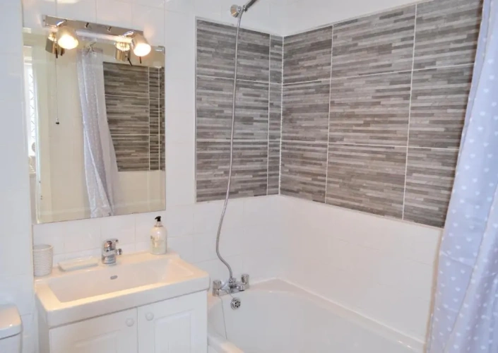 2 Bedrooms Cottage