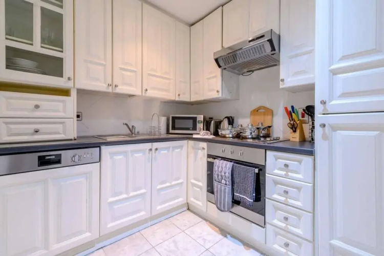 Spacious 2 Bedroom Flat in Kensington