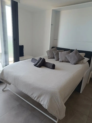 E1 18th Floor Studios, Sea & Beach Views