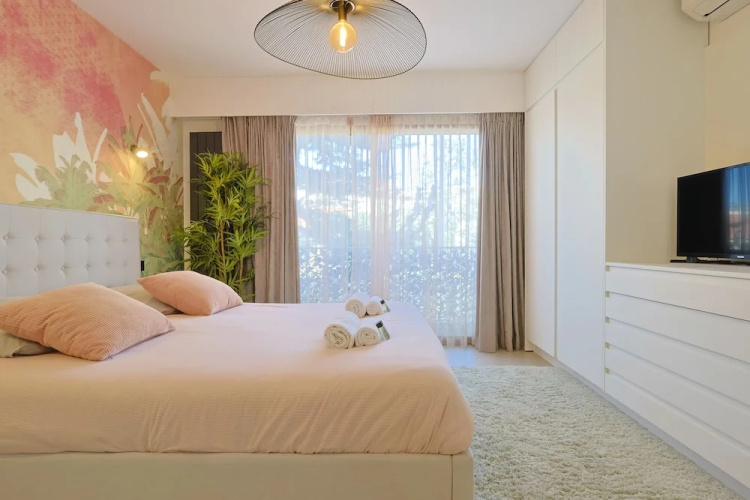 Le Jungle in Cannes With 2 Bedrooms and 2 Bathrooms