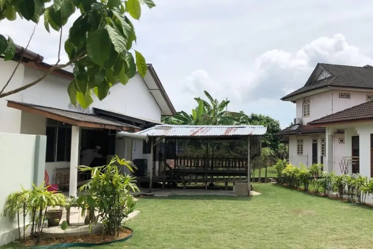4 Bedrooms Cottage
