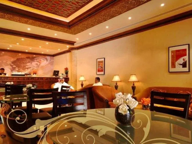 Royal Hotel And Suites