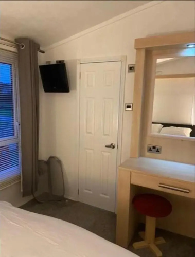Charming 2-bed Lodge in Pwllheli, North Wales