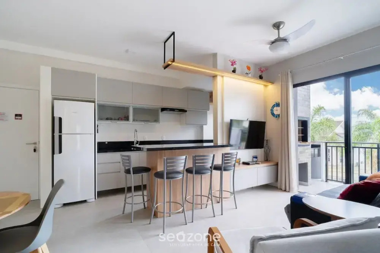 Building With Swimming Pool 800m From Beach - ACB