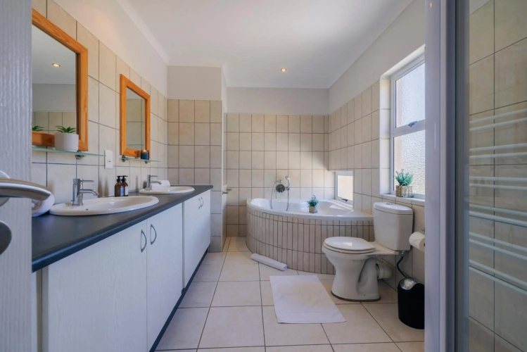 Waterfront Cottage B3