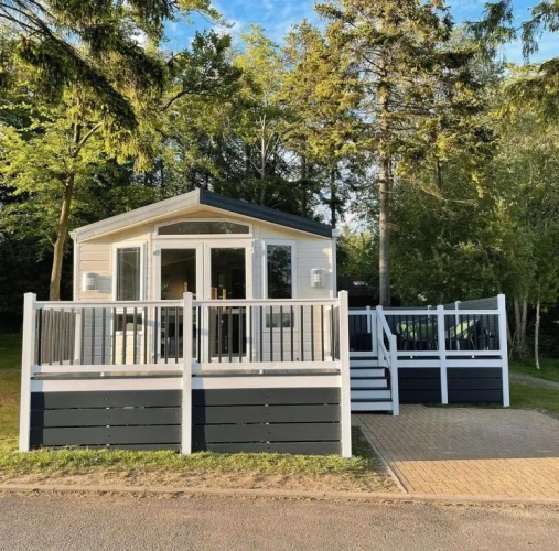 2 Bedrooms Chalet