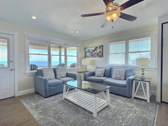 Lighthouse View Oceanfront Lodging