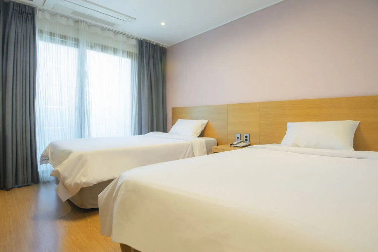 Sims Hotel