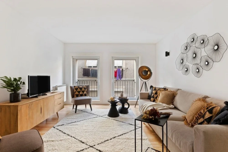 2 Bedrooms Apartment