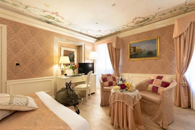 Deluxe Double room with canal view