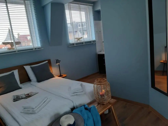 Benny's Beach House 1