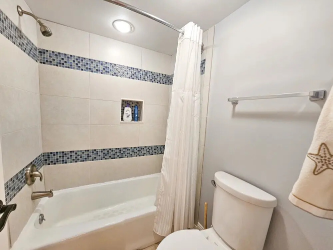 West Hyde Park Three-bedroom Apartment 5-C