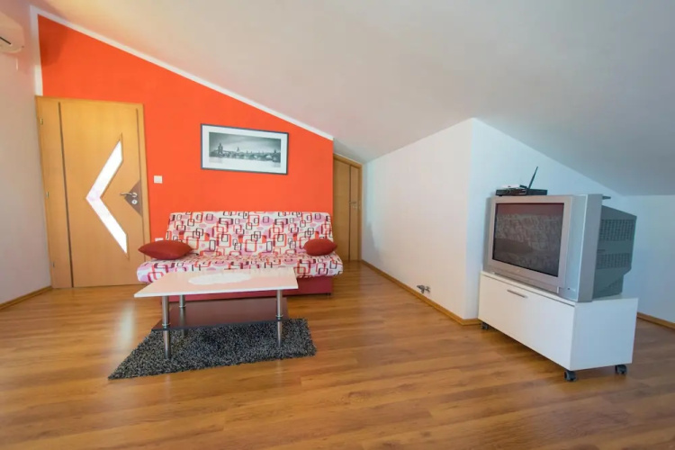 Apartments Mladenka