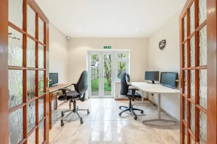 5-bed House - Sleeps 10 - Garden - Parking