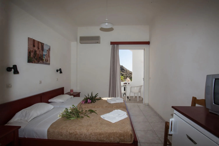 Ammoudi Hotel