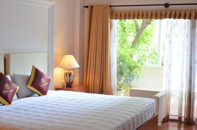 Suite with city view