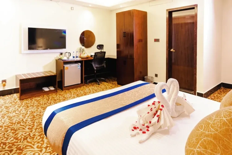 Deluxe Double room with city view