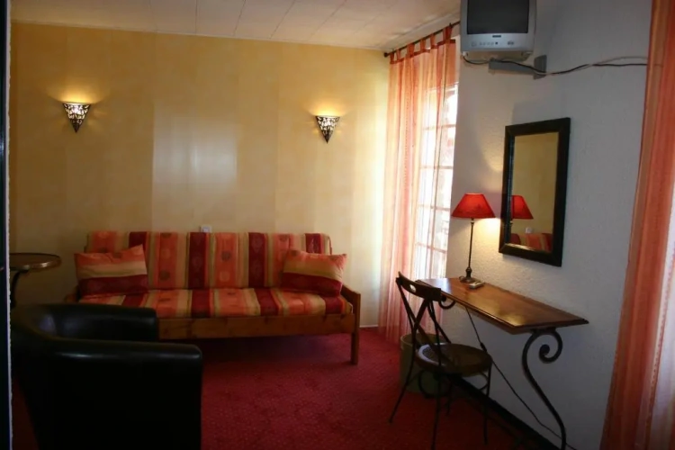 Standard Triple room