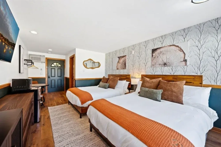 Standard Quadruple Basement room