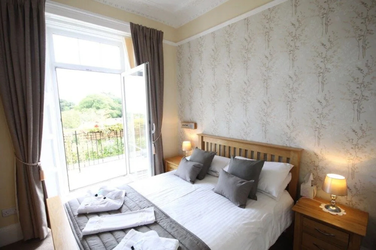 Coombe Court Hotel