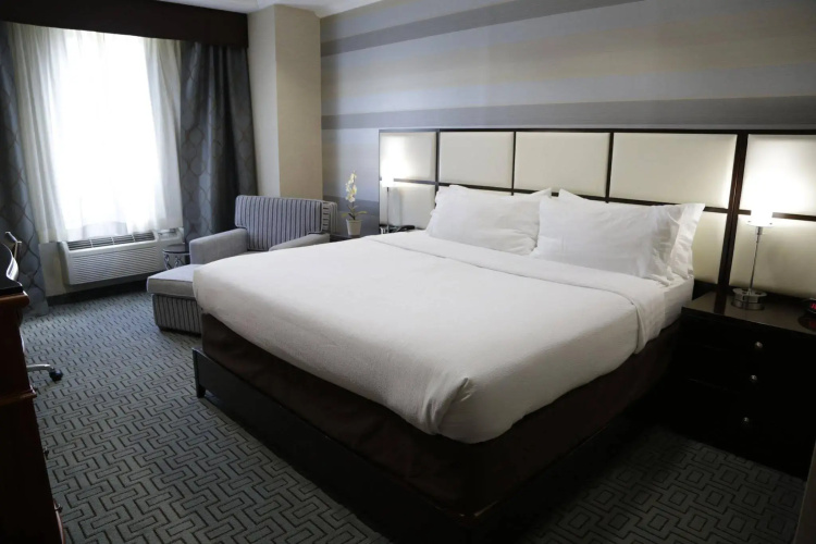 Holiday Inn Plainview-Long Island by IHG