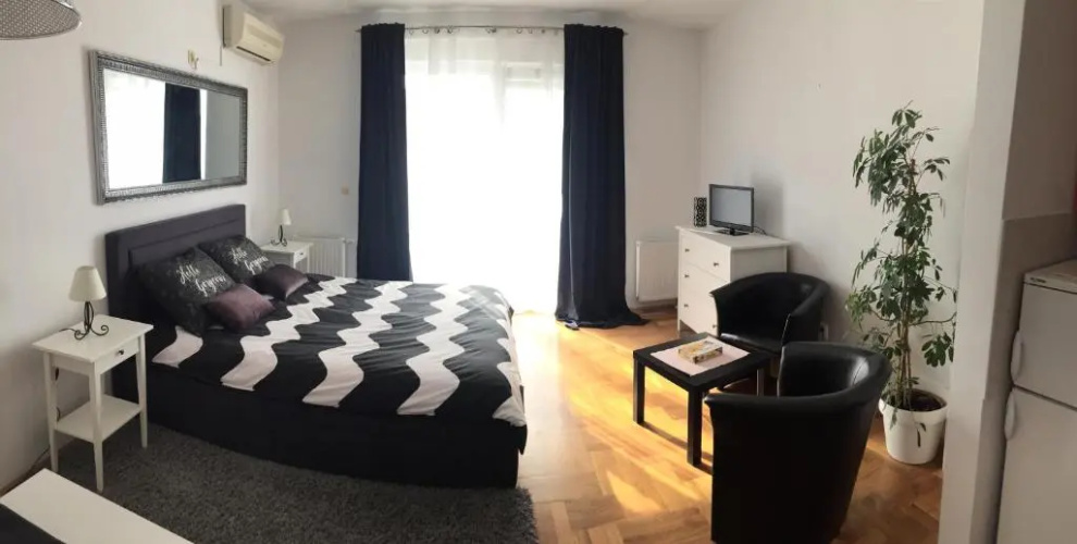 Studio apartman Lara ***
