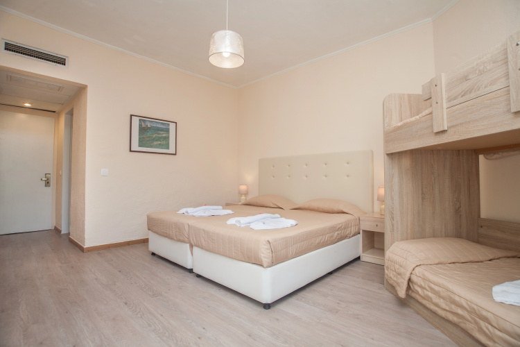 Alexandros Hotel