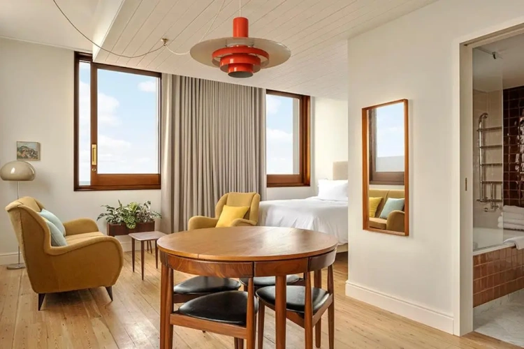 Quadruple Suite