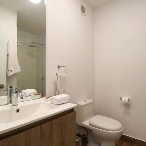 w Authentic 2BR in Miraflores