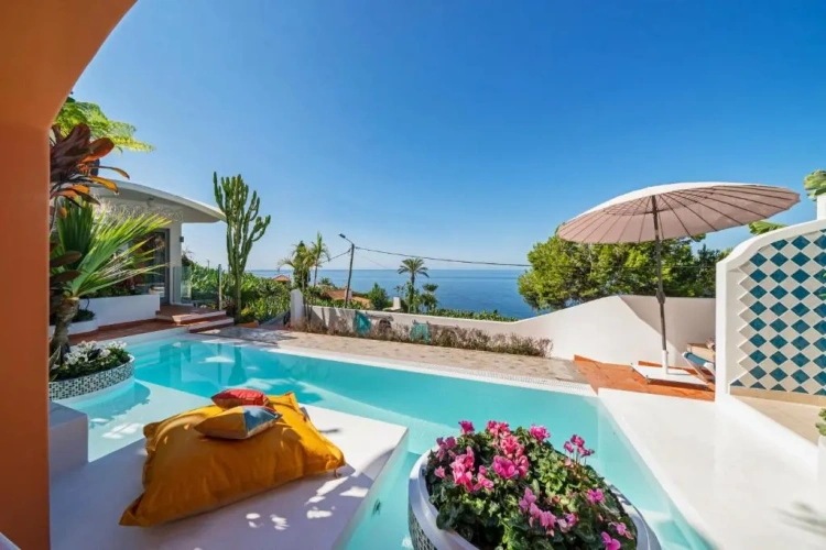 2 Bedrooms Villa