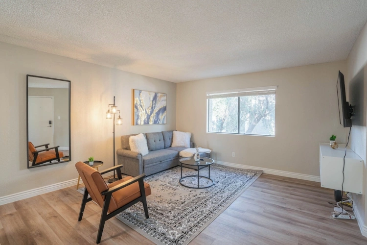 2 Bedrooms Apartment