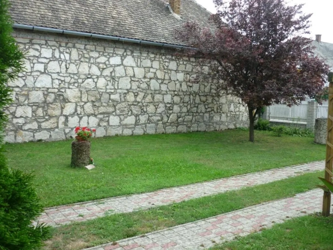 2 Bedrooms Cottage