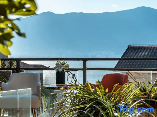 Dali Deep Blue · Ocean View Inn