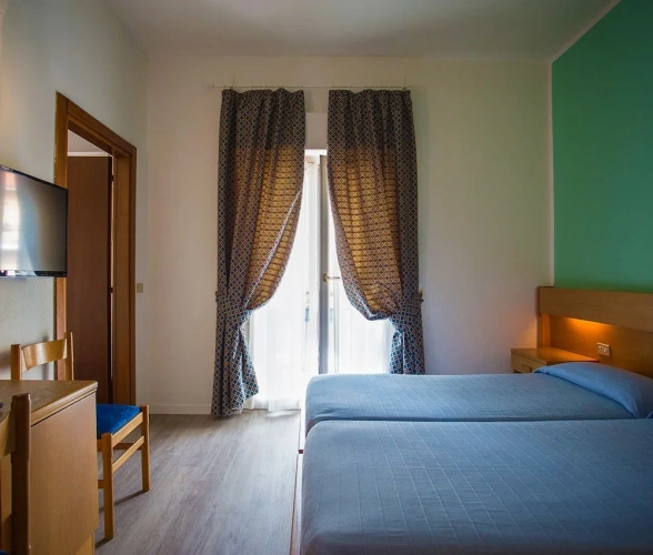 Classic Double room with balcony and with lake view