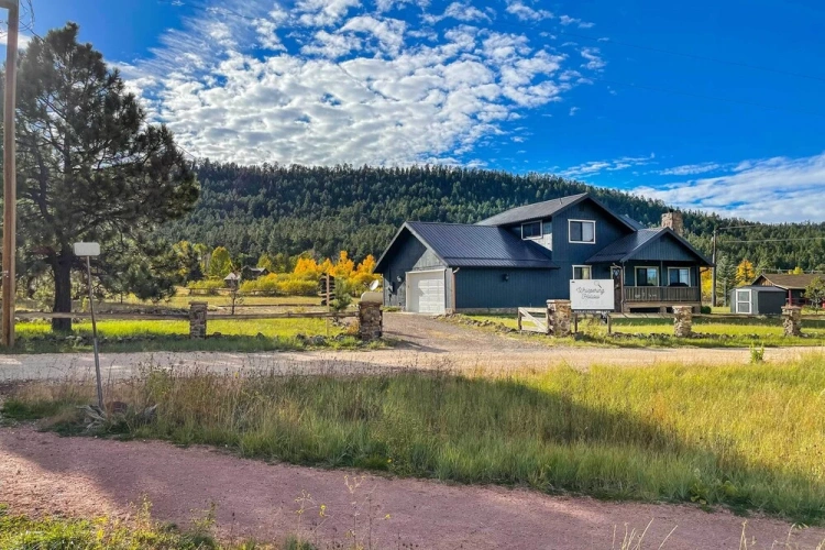 4 Bedrooms Cottage