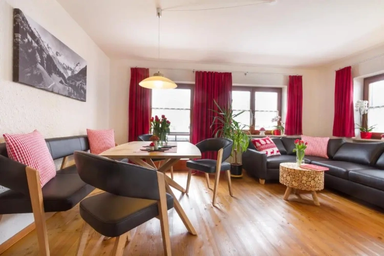 3 Bedrooms Apartment