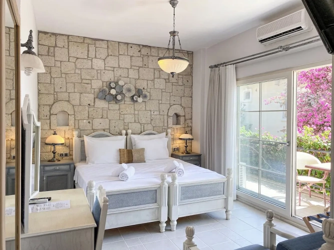 Deluxe Double room with balcony and with garden view